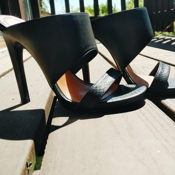 Black heels - Picture 2 of 4